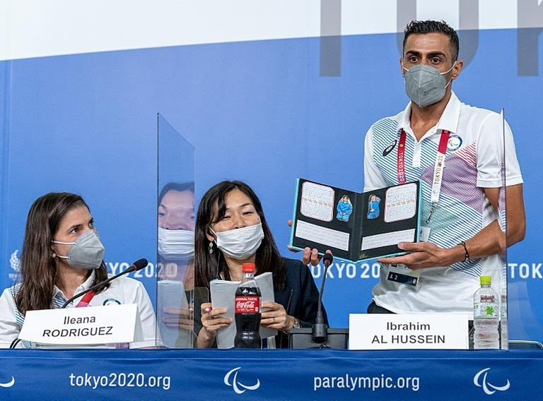 El sirià Ibrahim A l'Hussein durant la roda de premsa de l'Equip de Refugiats dels Jocs Paralímpics de Tòquio