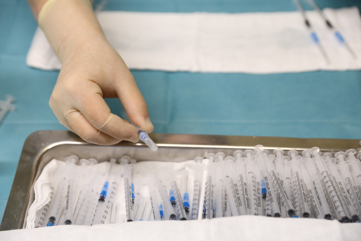 Diverses dosi de la vacuna de Pfizer