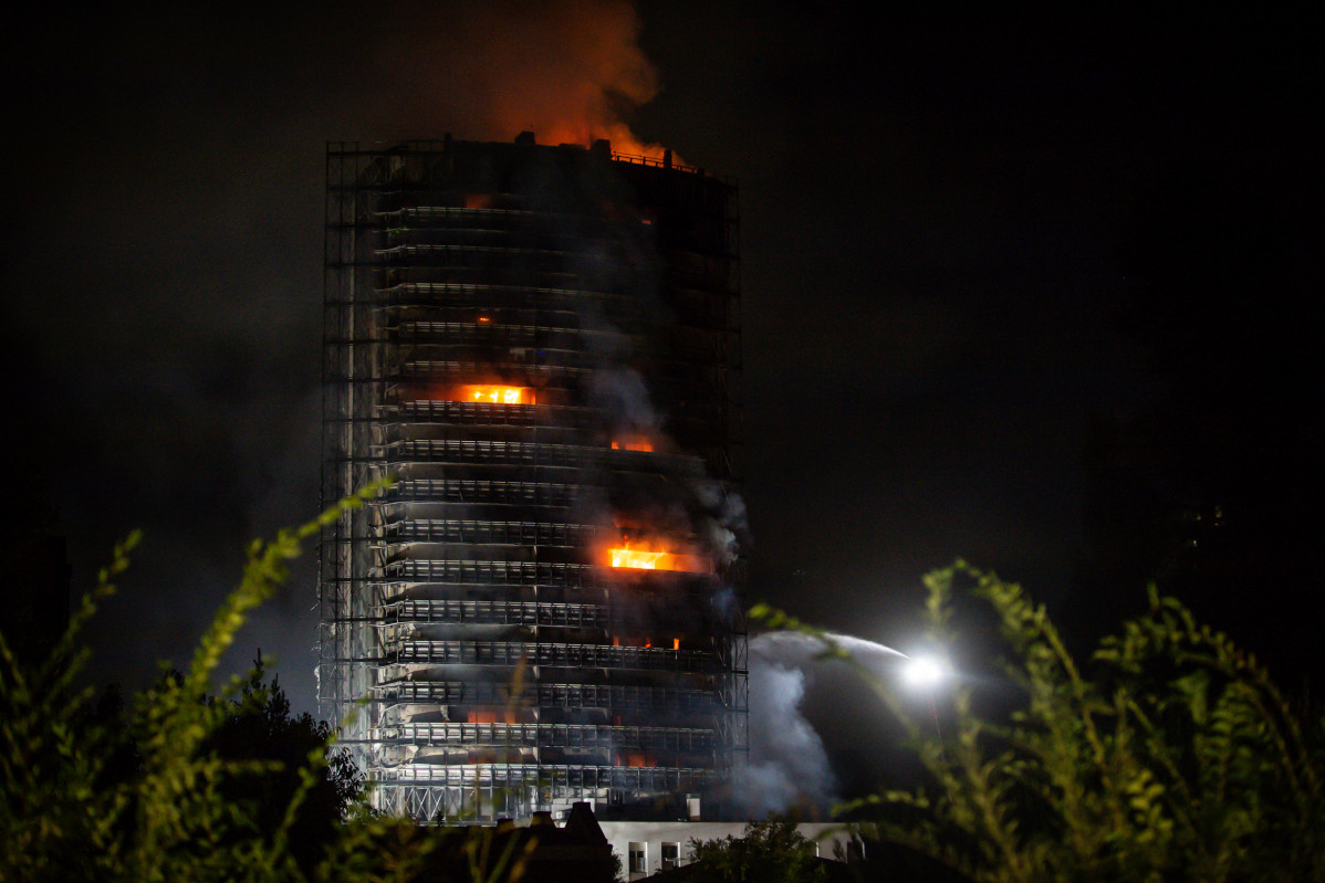 EuropaPress 3904568 29 august 2021 italy milan firefighters work to extinguish fire broke out