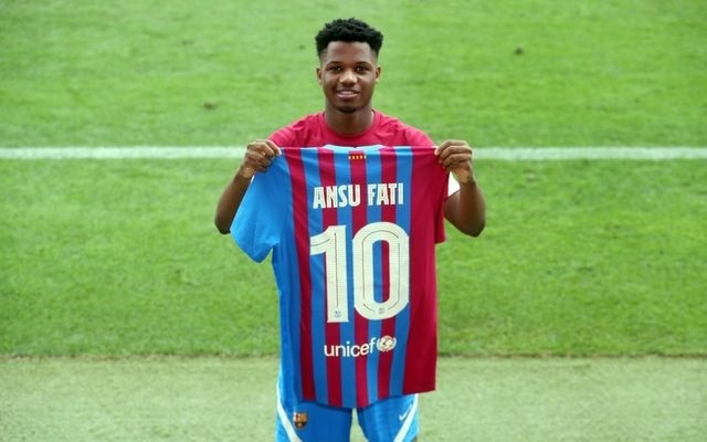El jugador de l'planter Ansu Fati hereta el 10 de Leo Messi