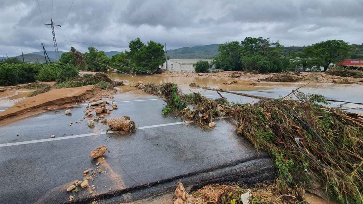 Los Bombers han movilizado un centenar de efectivos por las inundaciones de Tarragona.