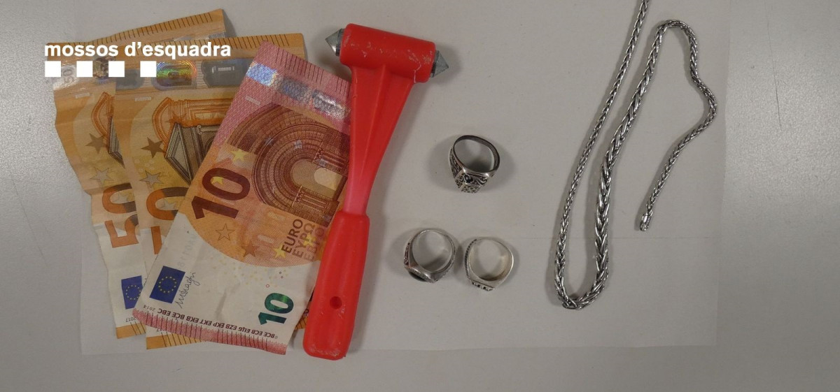 Detinguts dos joves a Roses (Girona) per tres presumptes robatoris el mateix dia