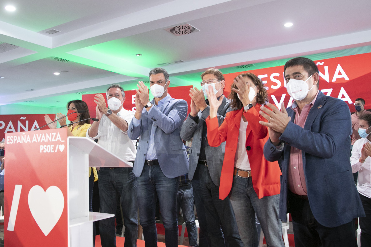 Acte de l'PSOE a Jaén amb la participació de l'secretari general de l'PSOE i president de Govern, Pedro Sánchez (tercer per l'esquerra).