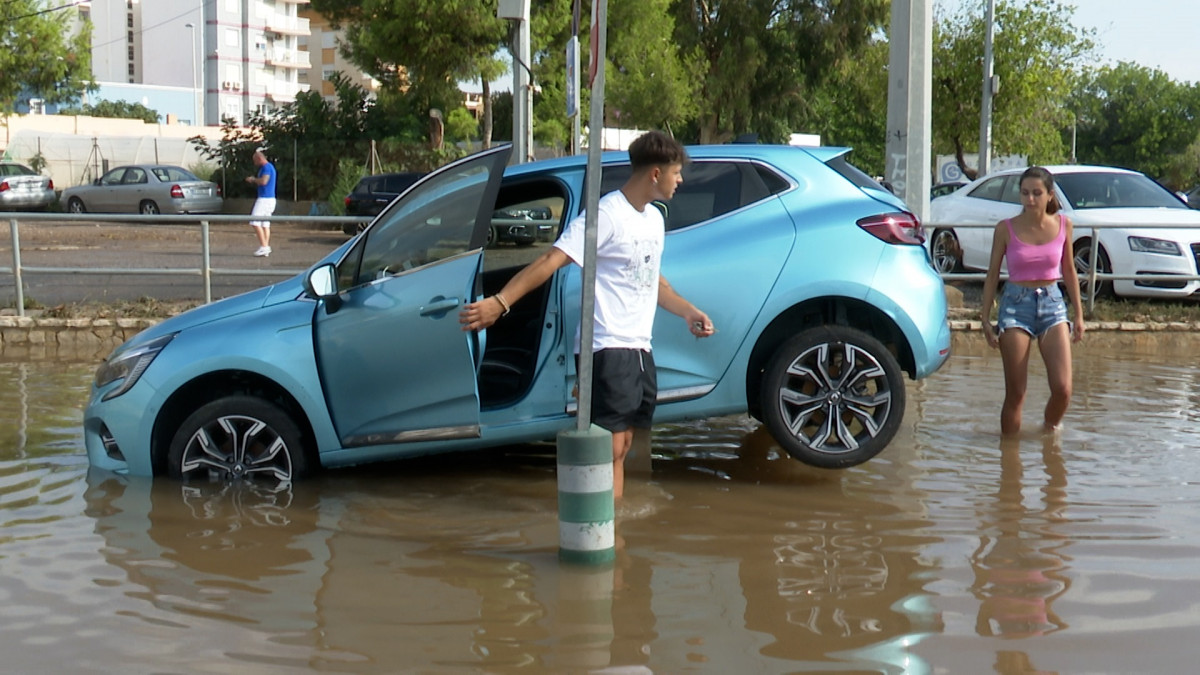 Inundacions a Sagunt després d'una tromba d'aigua que ha deixat més de 220 litres / m2 en quatre hores