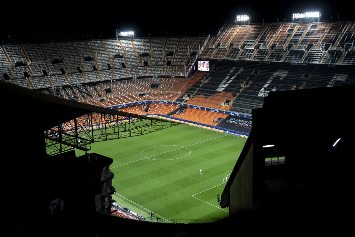 Arxiu - Grades buides de l'estadi de Mestalla