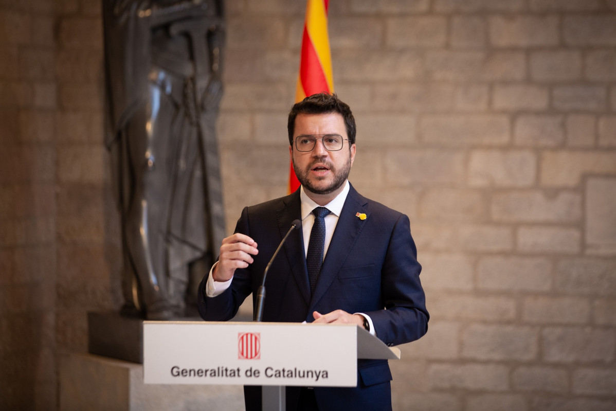 El presidente de la Generalitat, Pere Aragonès, compareciendo ante los medios en el Palau de la Generalitat tras reunirse con el presidente del Gobierno, Pedro Sánchez, en el marco del segundo encuentro de la mesa de diálogo