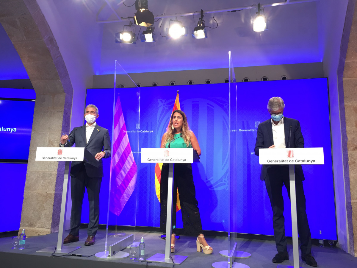 El conseller d'Educació, Josep Gonzàlez-Cambray (i), la portaveu de Govern, Patrícia Plaja, i el conseller de Salut, Josep Maria Argimon (d), en roda de premsa