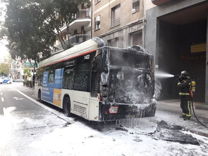 S'incendia un autobús de la línia D50 a Barcelona sense provocar ferits