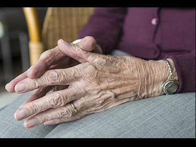 Un total de 10 residencias catalanas presentan casos activos