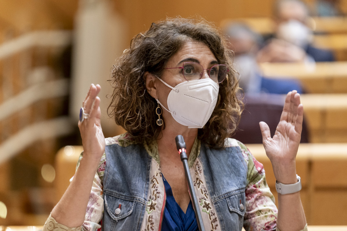 La ministra d'Hisenda i Funció Pública, María Jesús Montero, en una sessió de control a Govern al Senat aquest dimarts 5 d'octubre de 2021, a Madrid