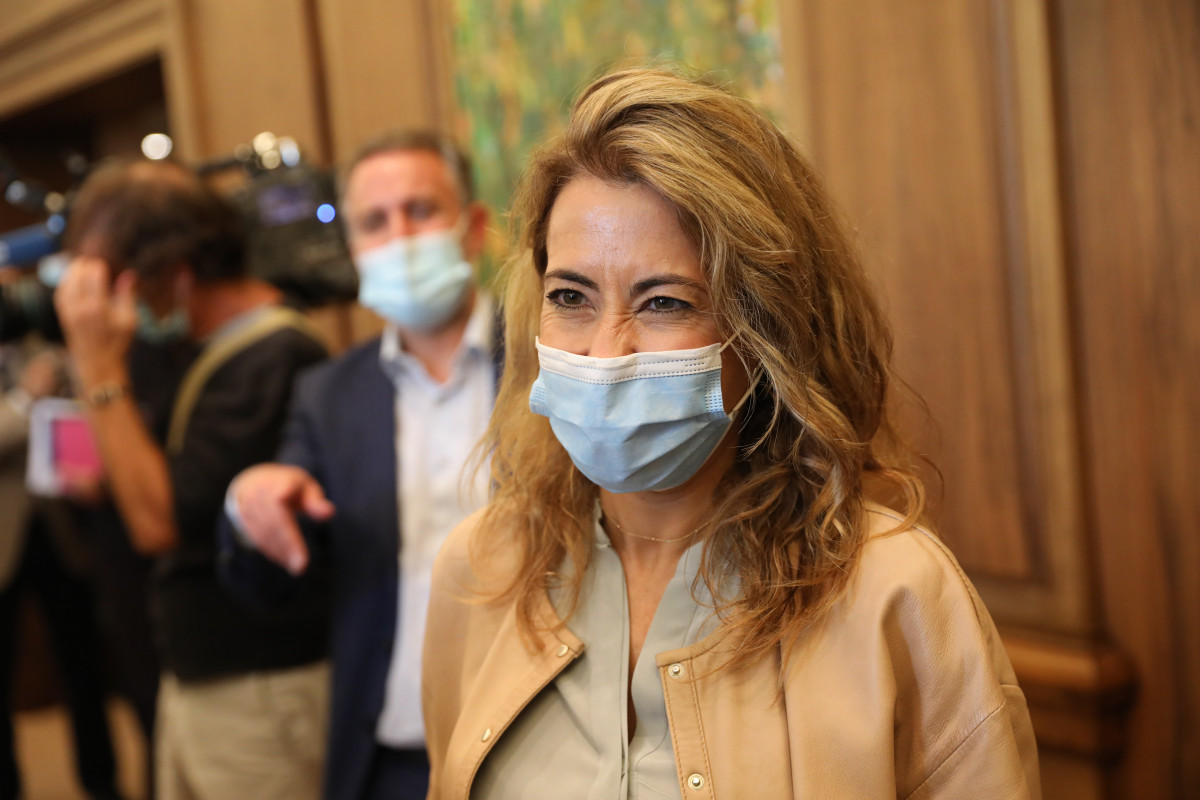 La ministra de Transports, Mobilitat i Agenda Urbana, Raquel Sánchez, al sortir de la presentació de el Document de Regulació Aeroportuària (DORA II) per al període 2022-2026 a la seu de el Ministeri, a 29 de setembre de 2021, a Madrid, (Espanya).