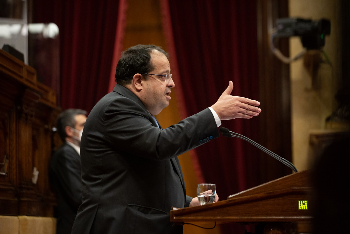 El conseller d'Interior de la Generalitat, Joan Ignasi Elena, intervé durant una sessió al Parlament de Catalunya, on s'ha elegit a Assumpta Escarp com a nova vicepresidenta segona de Parlament, a 5 d'octubre de 2021, a Barcelona, Catalunya