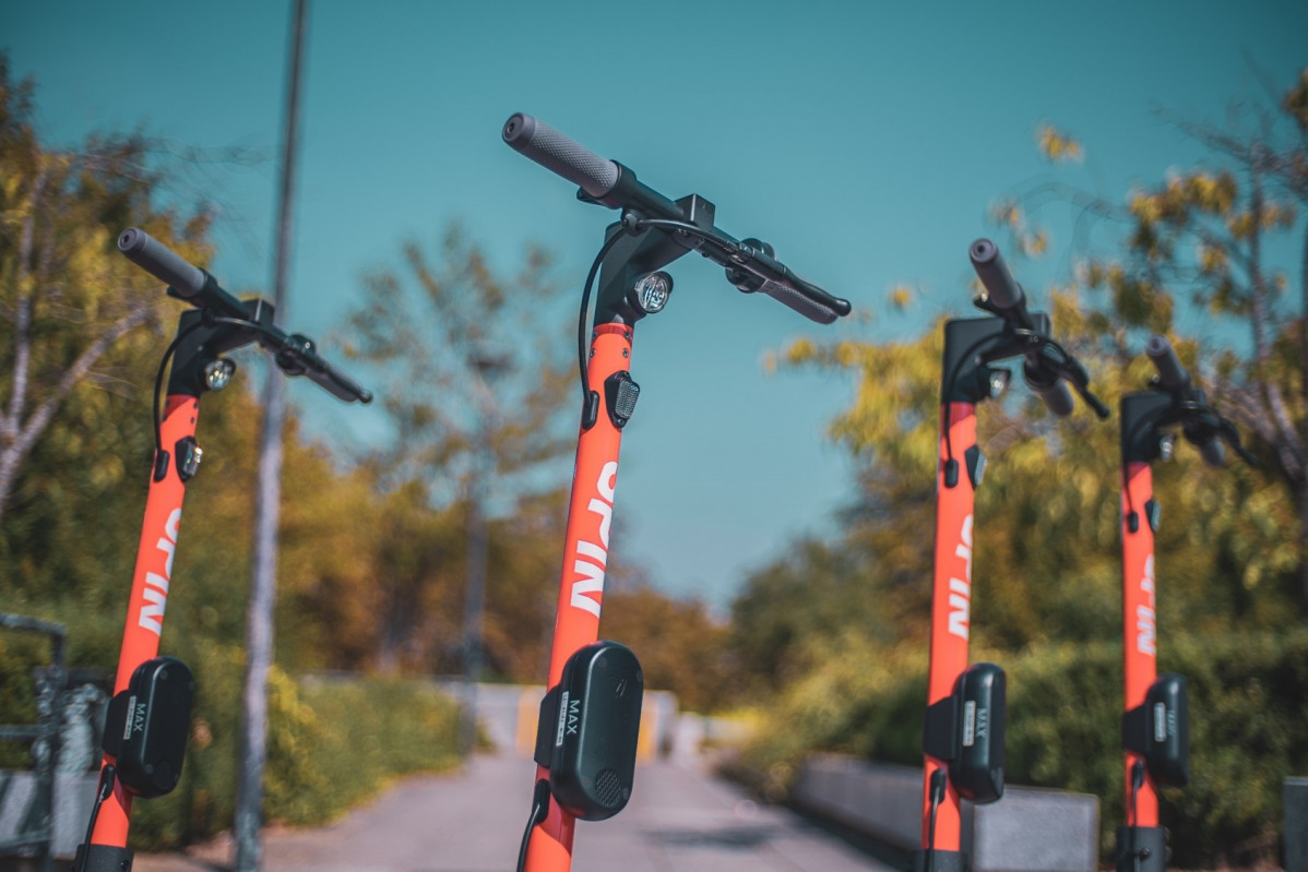 Un 88% dels ciutadans demanda més formació viària per patinets i bicicletes, segons un estudi