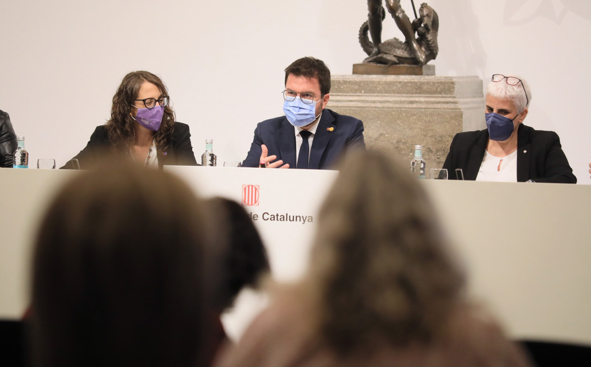 El Govern presenta un protocolo contra los feminicidios que identifica situaciones 