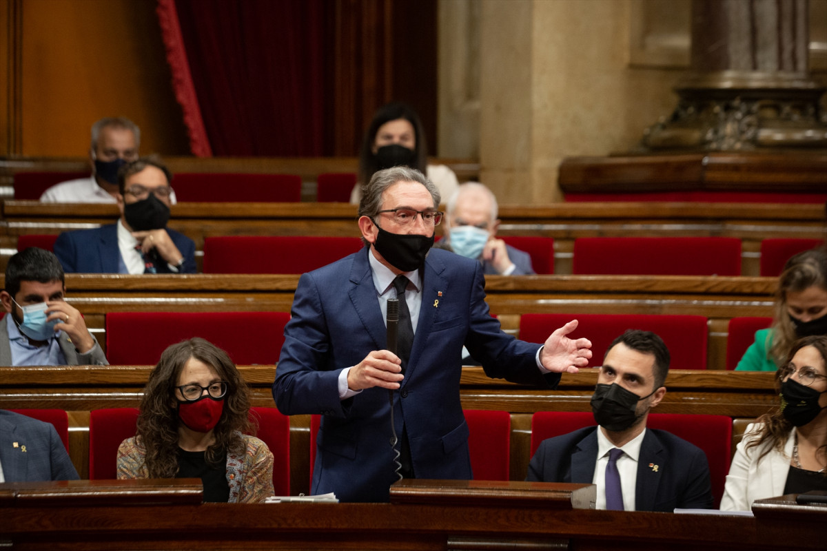 El conseller de Economía y Hacienda, Jaume Giró, interviene en un Pleno en el Parlament de Catalunya, en una imagen de archivo.