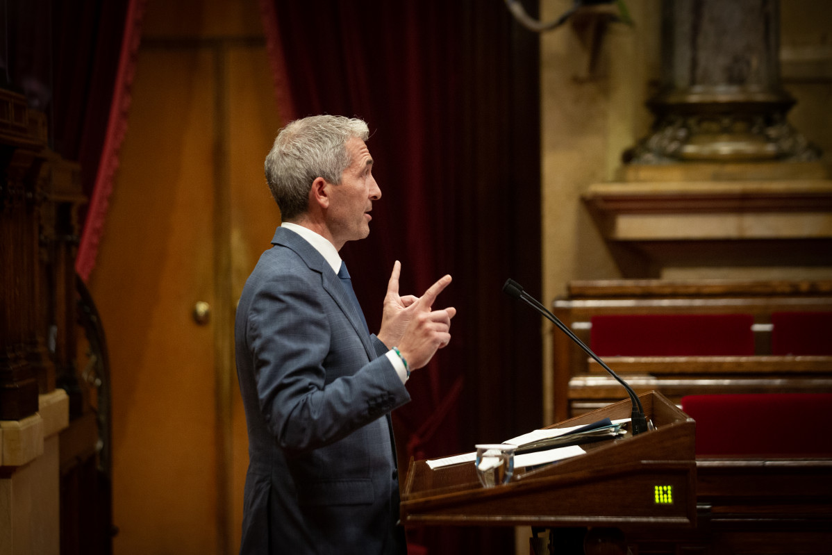 Imatge d'arxiu - El conseller d'Educació de la Generalitat, Josep Gonzàlez-Cambray, en la segona sessió de Ple al Parlament de Catalunya, a 6 d'octubre de 2021, a Barcelona, Catalunya (Espanya).