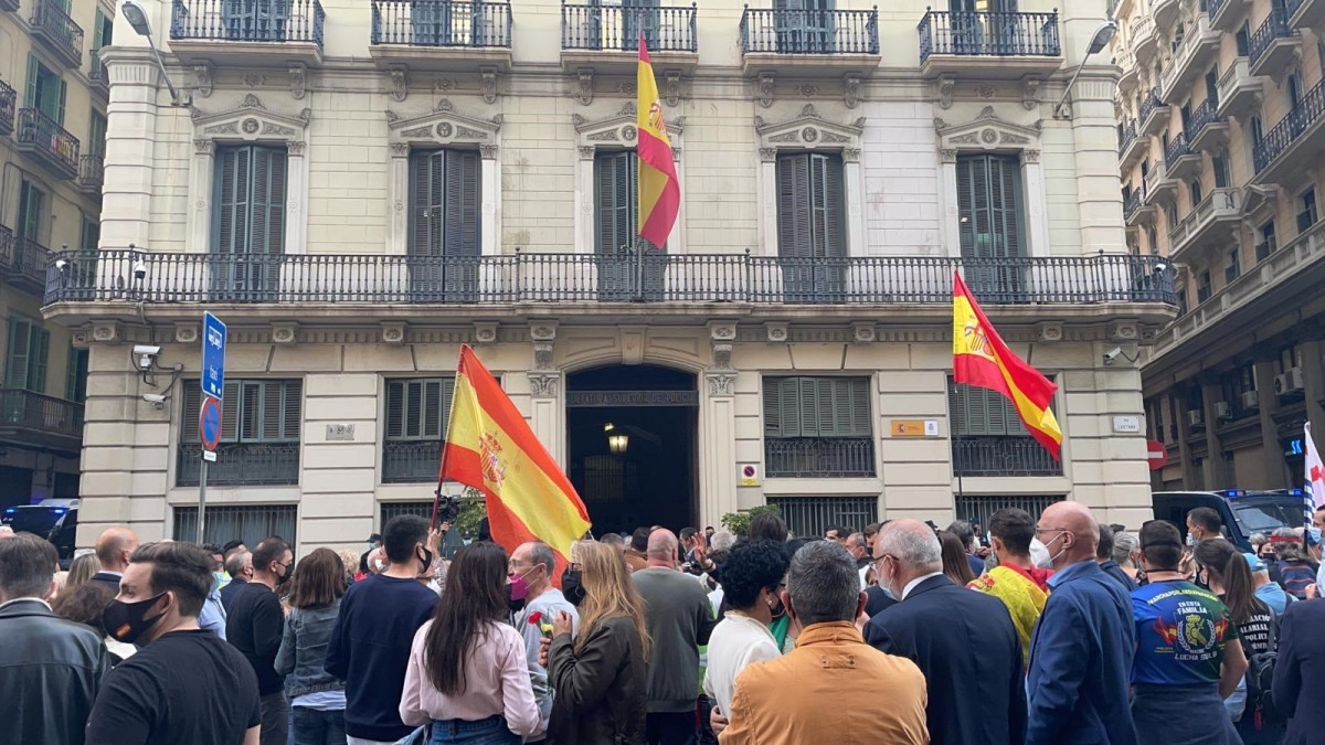 Concentració davant la prefectura de Policia Nacional a Via Laietana per expedir que no l'traslladin