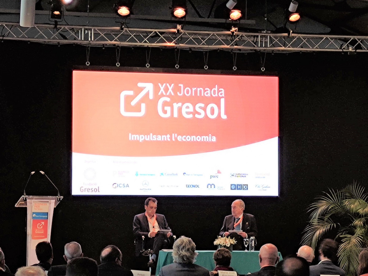 El secretario general de Infraestructuras del Ministerio de Transportes, Sergio Vázquez, y el presidente de honor de la Fundación Gresol, Anton Pont