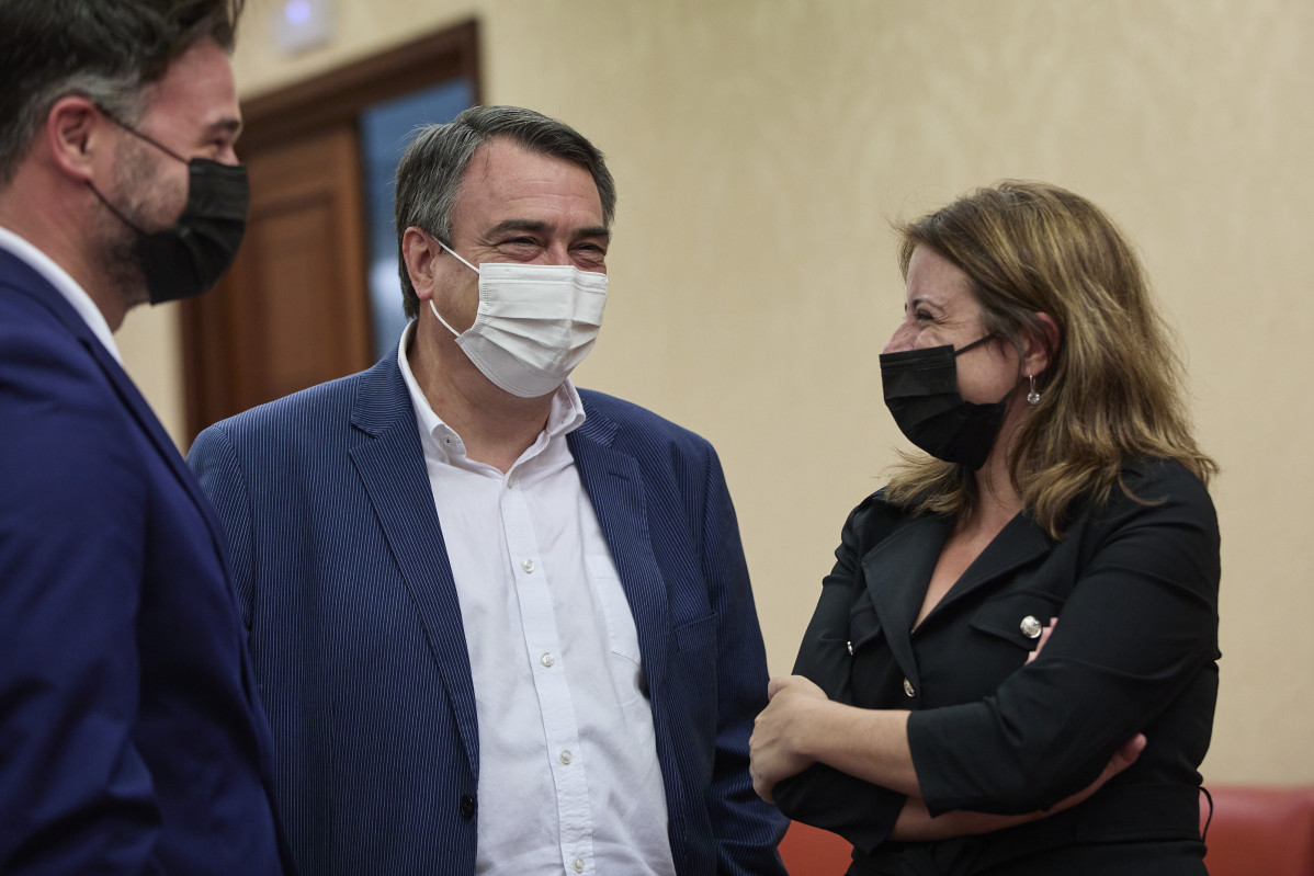 Archivo - (I-D) El portavoz parlamentario de la ERC, Gabriel Rufián; el portavoz del PNV en el Congreso, Aitor Esteban y la antigua portavoz del PSOE en el Congreso, Adriana Lastra