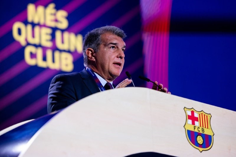 El president del FC Barcelona, Joan Laporta, durant la segona part de l'Assemblea de socis compromissaris del club, el 23 d'octubre del 2021