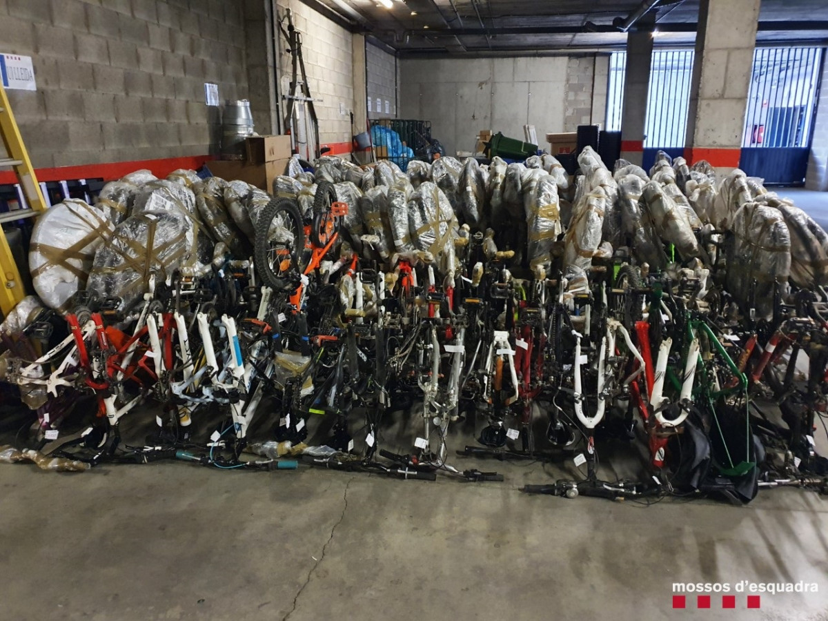 Bicicletas Recuperada Por Los Mossos D’Esquadra En Torres De Segre (Lleida)
