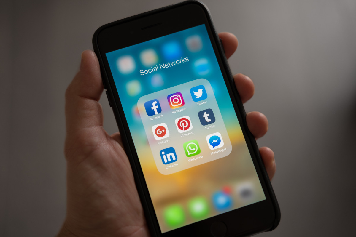 Arxiu - Mòbil amb xarxes socials