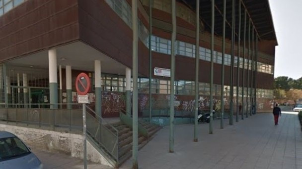 Policia abat un home que amenaçava amb un ganivet vianants al costat d'un centre de salut de Villaverde