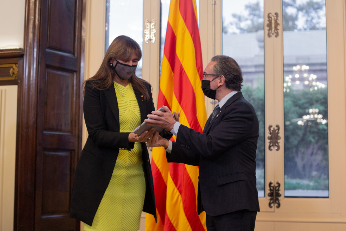 EuropaPress 4065504 conseller economia jaume gir entrega pressupostos 2022 presidenta