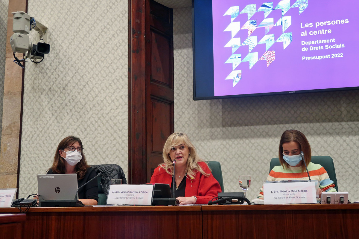 La consellera Violant Cervera presenta las cuentas para su departamento ante la comisión parlamentaria