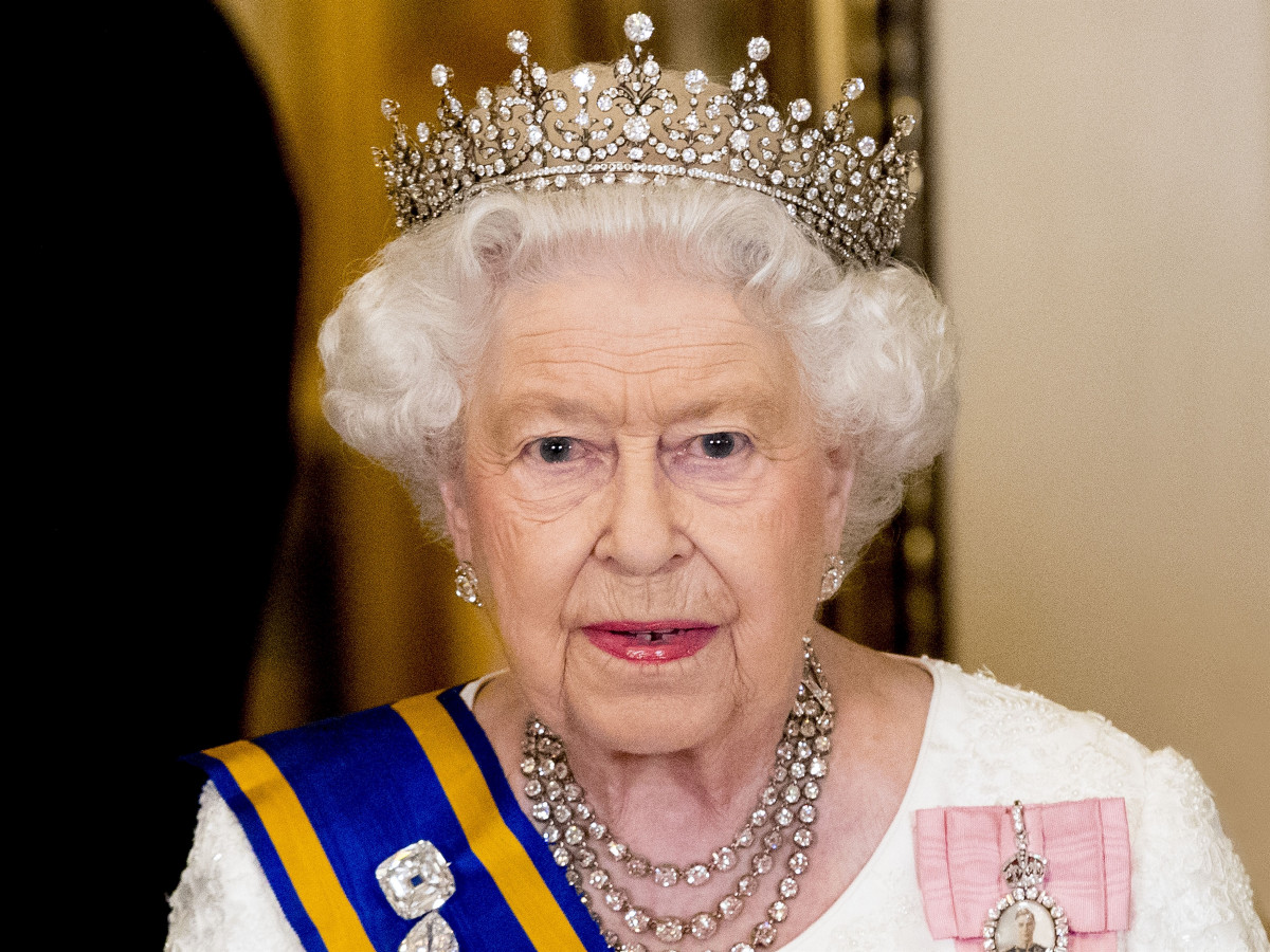 LA REINA ISABEL II OFEREIX UN SOPAR DE GALA EN HONOR ALS REIS D'HOLANDA