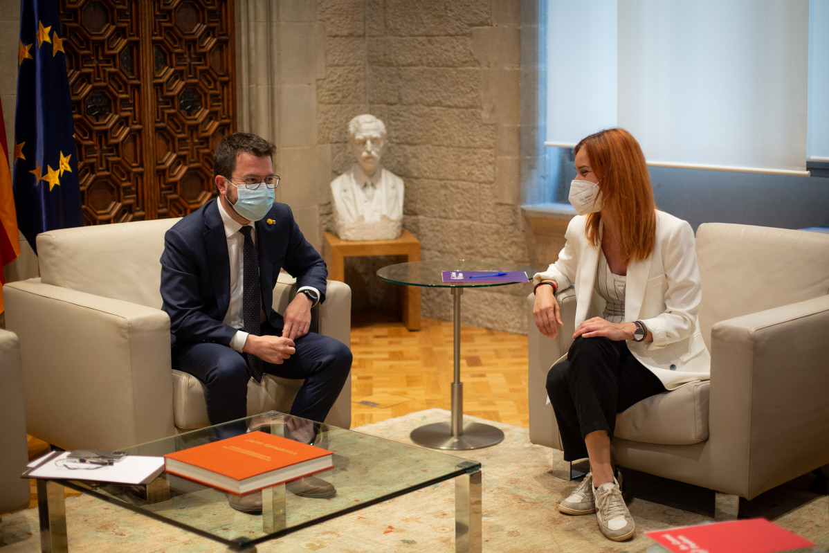 Arxiu - El president de la Generalitat, Pere Aragonès, durant una reunió amb la líder dels Comuns al Parlament, Jéssica Albiach. Foto de fitxer.
