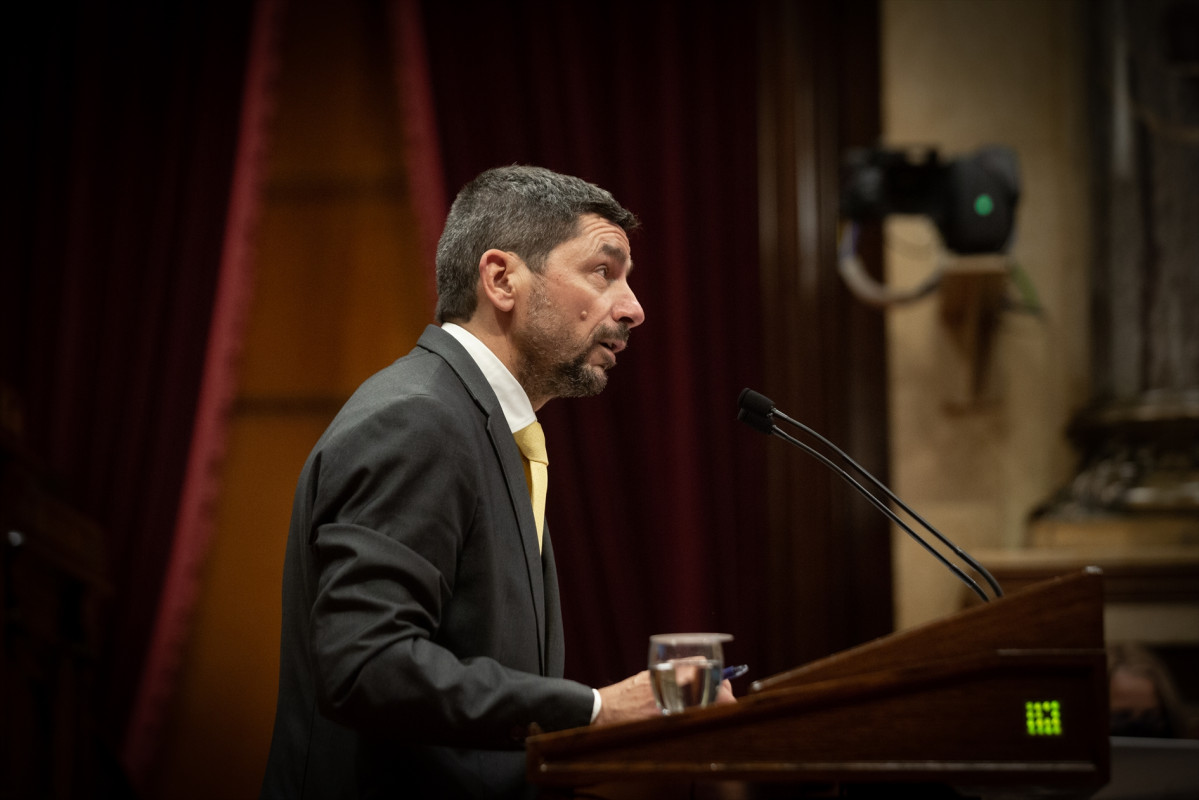 El dipurtado de Junts per Catalunya (JxCat), Joan Canadell, interviene en un pleno sobre la totalidad de los Presupuestos, en el Parlament, a 22 de noviembre de 2021, en Barcelona, Cataluña (España). Durante su comparecencia, Giró ha celebrado el desbloqu