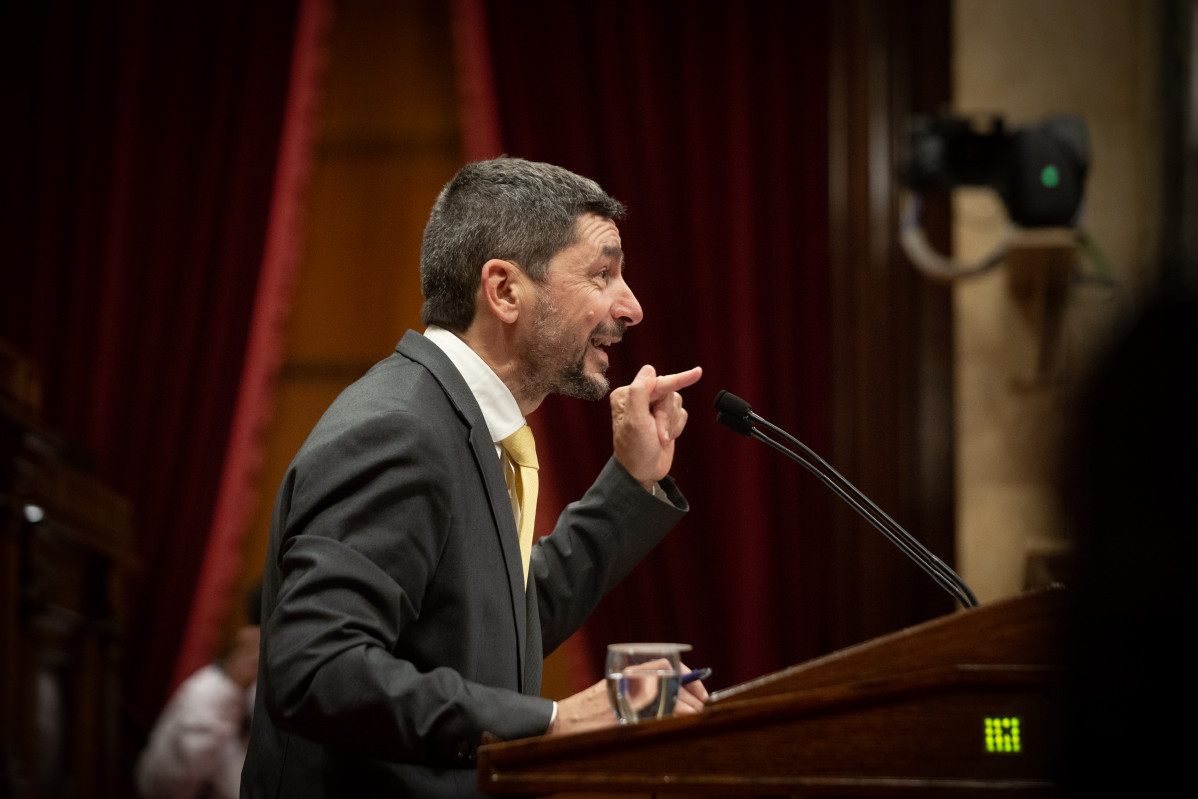 El dipurtado de Junts per Catalunya (JxCat), Joan Canadell, interviene en un pleno sobre la totalidad de los Presupuestos, en el Parlament, a 22 de noviembre de 2021, en Barcelona, Cataluña (España). Durante su comparecencia, Giró ha celebrado el desbloqu