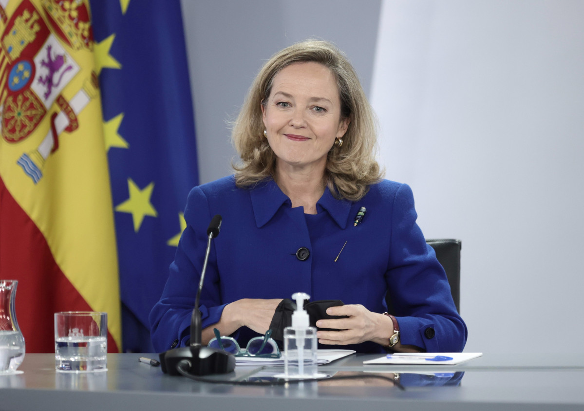 La vicepresidenta primera i ministra d'Afers Econòmics i Transformació Digital, Nadia Calviño, en una roda de premsa després de la reunió del Consell de Ministres, el 30 de novembre del 2021, a Madrid (Espanya).