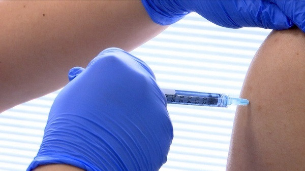 Arxiu - La vacuna de Novavax contra la COVID-19 sent administrada en assajos clínics