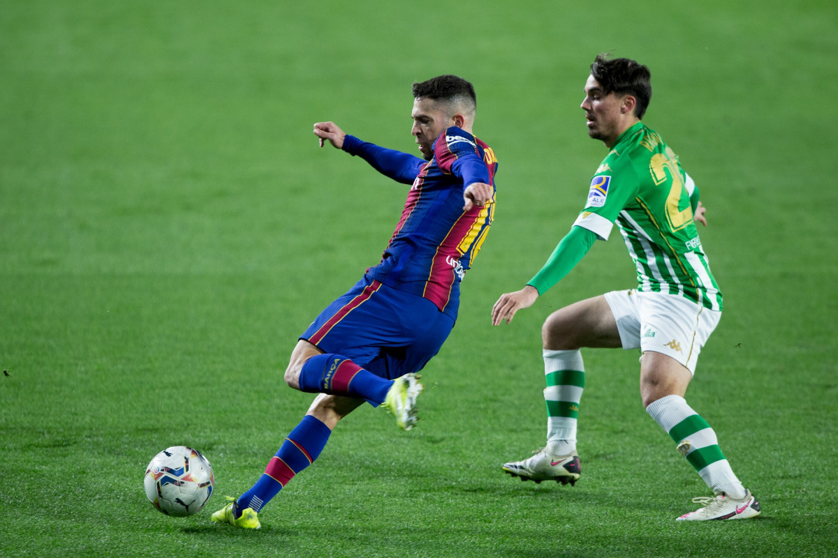 EuropaPress 3552418 jordi alba of barcelona and rodrigo rodri sanchez of real betis during
