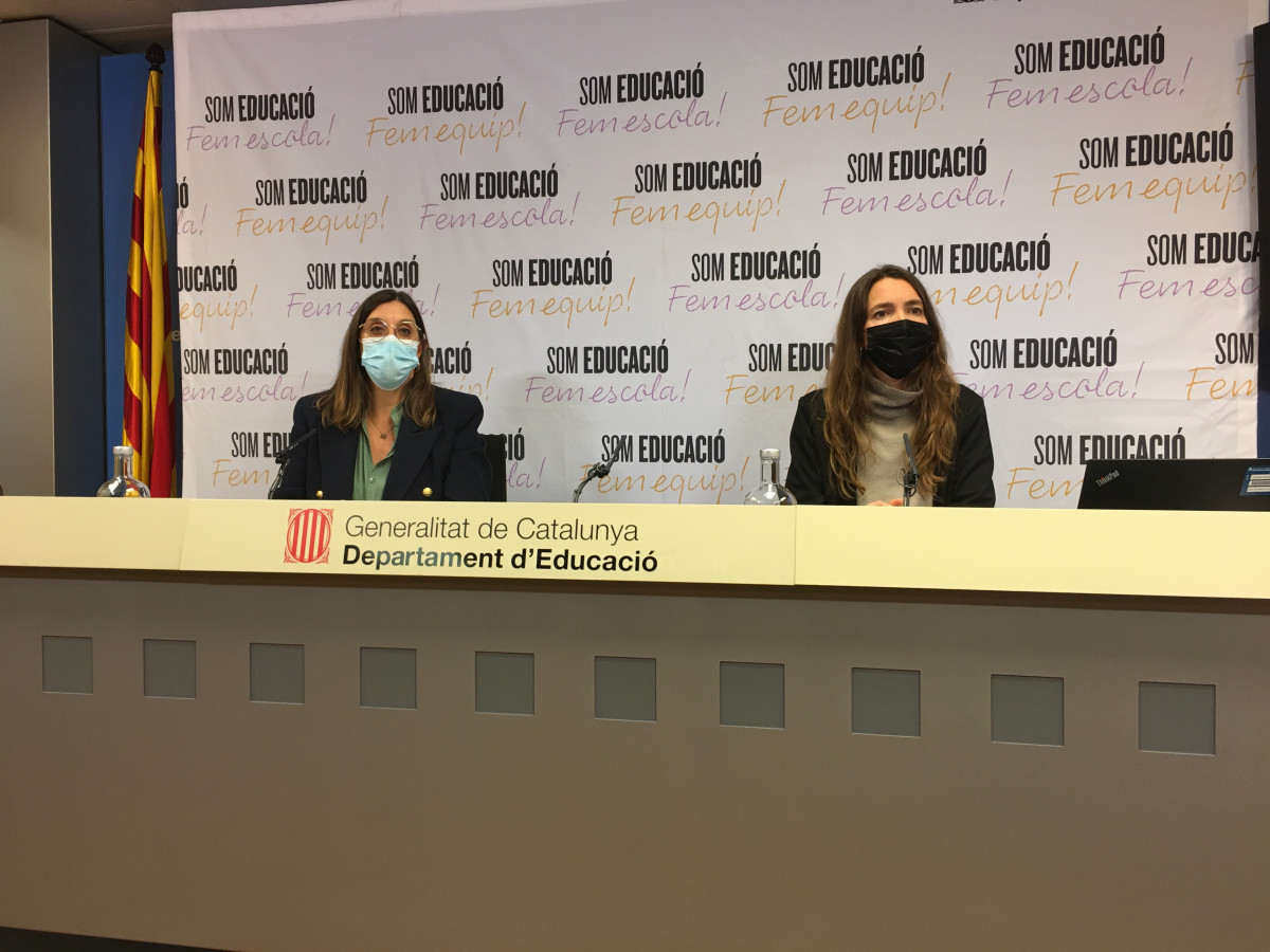 (i-d) La secretària general d'Educació, Patrícia Gomà, i la responsable dels programes intersectorials d'infància i adolescència, Laia Asso