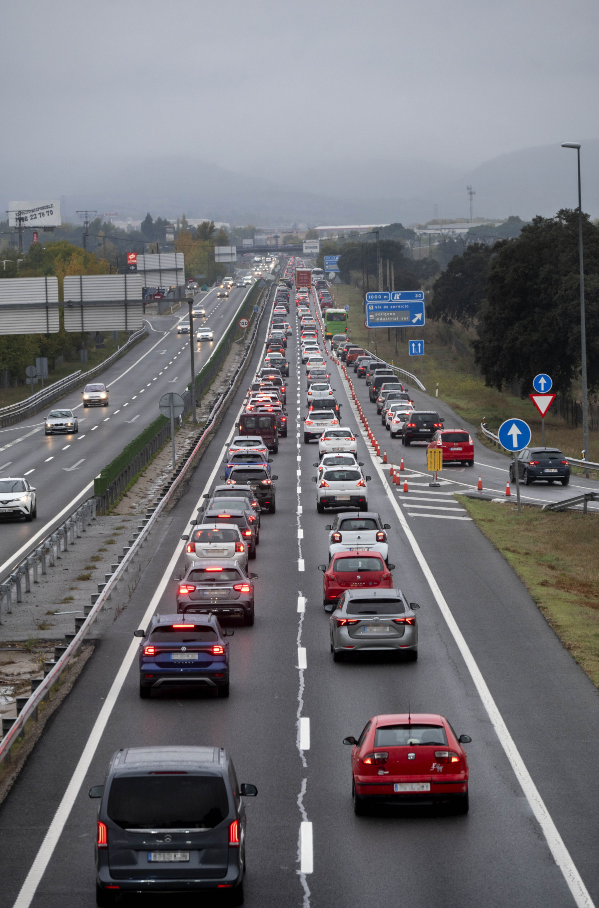 Archivo - Tráfico en la carretera A-1, a 29 de octubre de 2021, en Madrid (España).