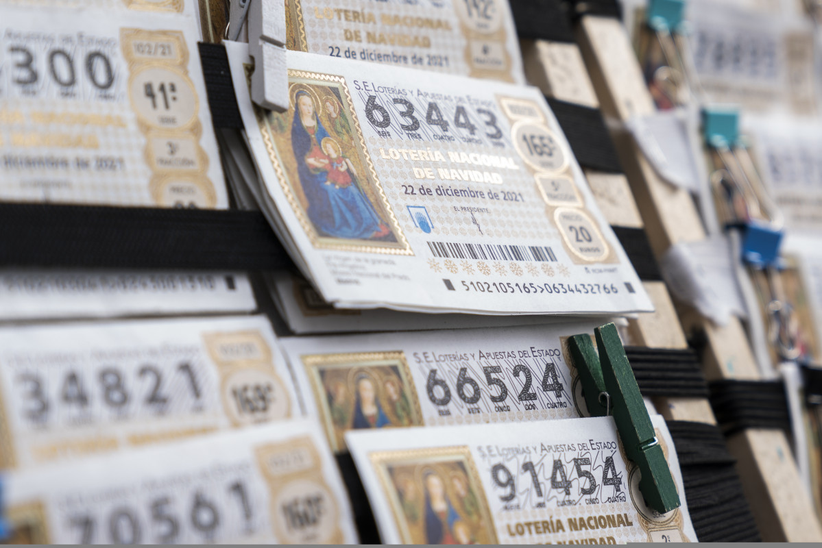 Diversos dècims de l'administració de loteria Doña Manolita, a Madrid
