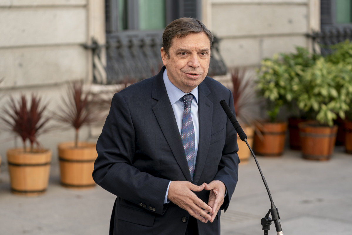 El ministre d'Agricultura, Pesca i Alimentació, Luis Planas, intervé en una sessió plenària, al Congrés dels Diputats, el 2 de desembre de 2021, a Madrid (Espanya). El Ple del Congrés vota aquest dijous tres decrets lleis que inclouen el nou