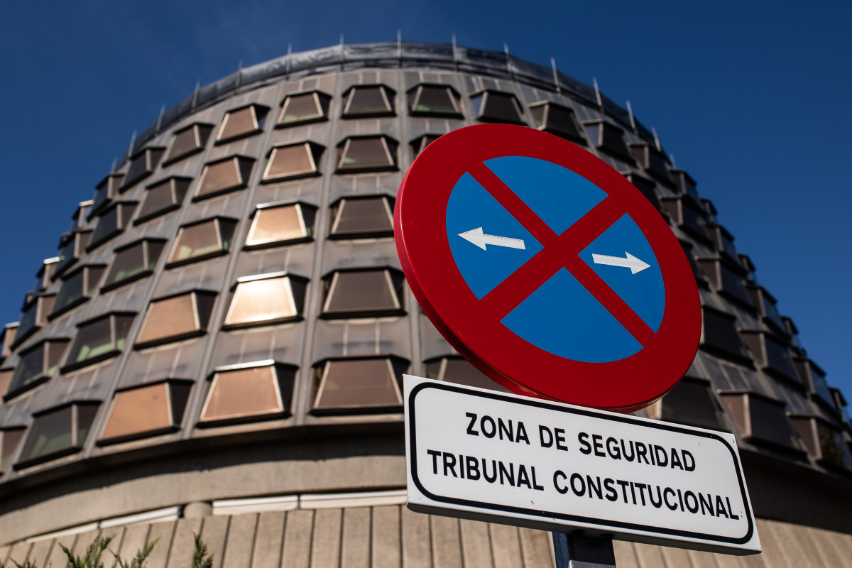 Arxiu - Façana del Tribunal Constitucional, a 15 d'octubre de 2021, a Madrid (Espanya). El Govern i el PP han arribat a un acord aquest dijous que permetrà renovar el Tribunal Constitucional, el Tribunal de Comptes, el Defensor del Poble i l'Agen