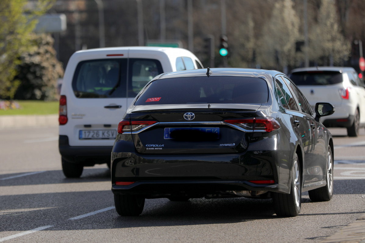 Arxiu - Un cotxe VTC circula per un carrer, a Madrid (Espanya).
