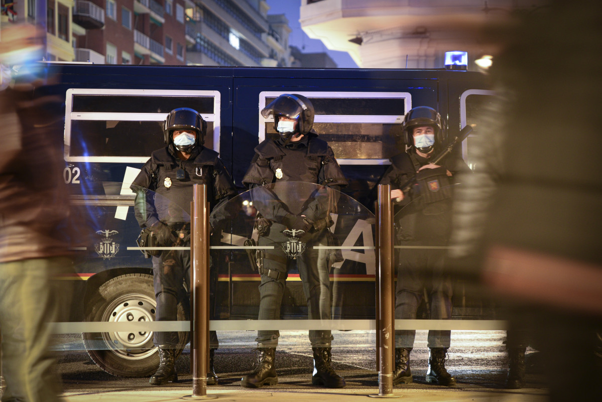 Arxiu - Diversos agents de la Policia Nacional en un operatiu a València