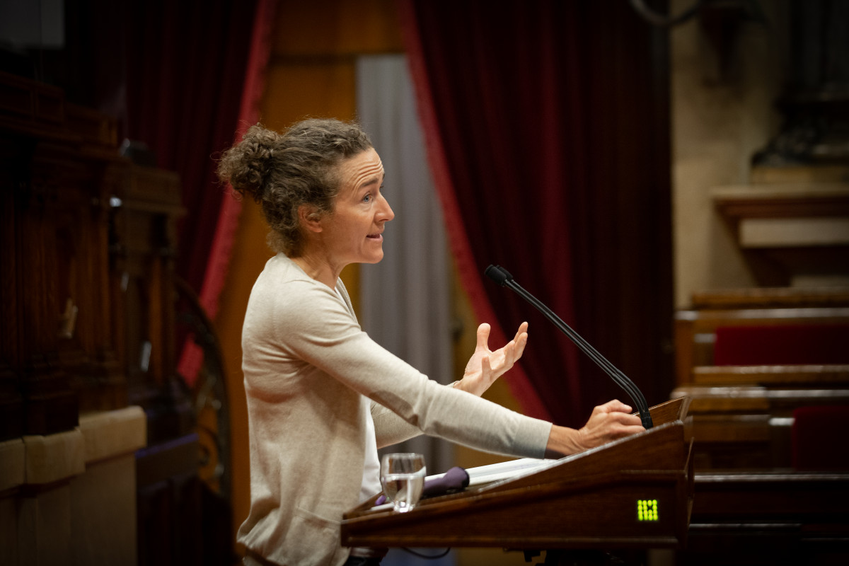 Archivo - La diputada de ERC, Núria Picas, interviene en una sesión plenaria en el Parlament de Catalunya, a 21 de julio de 2021, en Barcelona, Catalunya (España). Durante el Pleno, el conseller de Economía ha anunciado que el Govern recurrirá al Institut