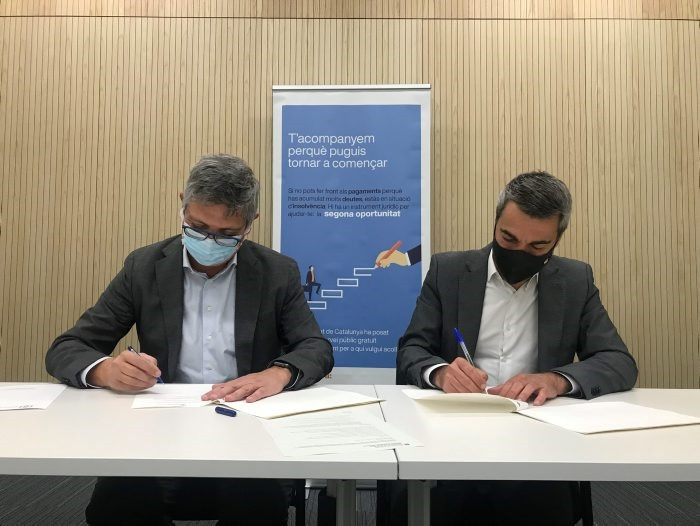 El director de lAgència de lHabitatge de Catalunya, Jaume Fornt, i el director general de Dret, Entitats Jurídiques i Mediació, Joan Ramon Casals.