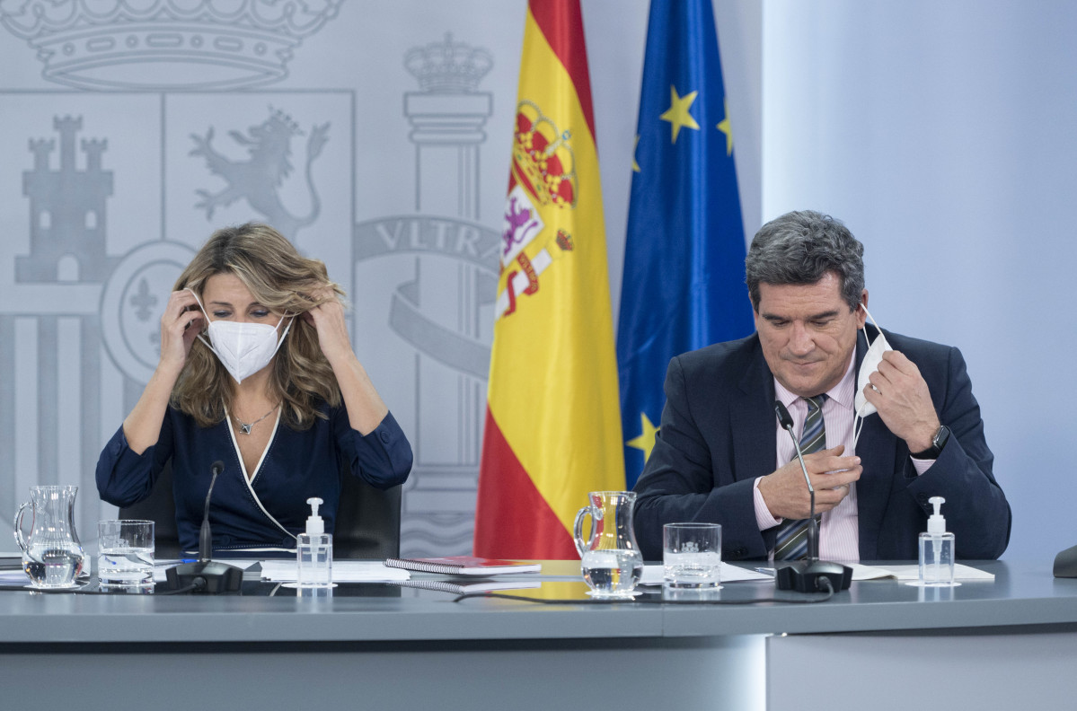 La vicepresidenta segona i ministra de Treball i Economia Social, Yolanda Díaz, i el ministre d'Inclusió, Seguretat Social i Migracions, José Luis Escrivá