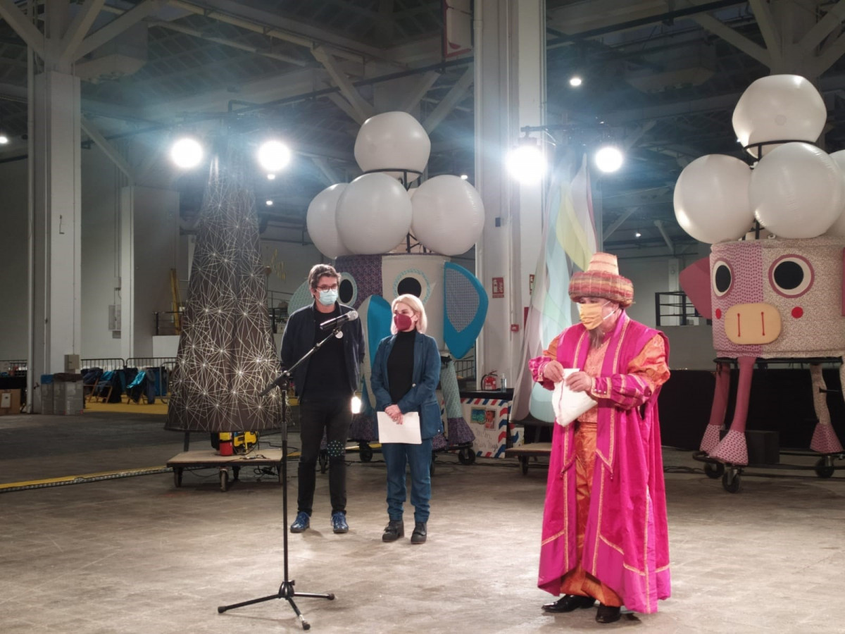 La cabalgata de los Reyes Magos de Barcelona no repartirá caramelos y el Ayuntamiento de la ciudad ha pedido respetar las burbujas de convivientes.