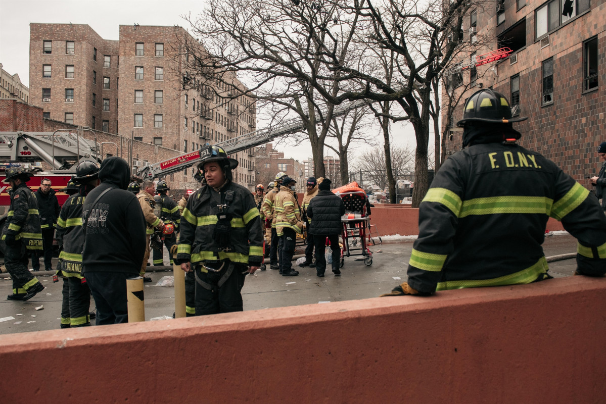 EuropaPress 4184137 bombers incendi edifici barri bronx nova york