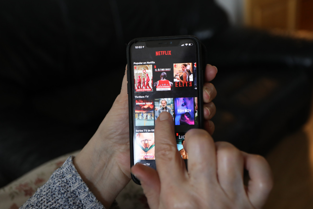 EuropaPress 2889138 persona fa ús plataforma streaming netflix obtingut benefici 709