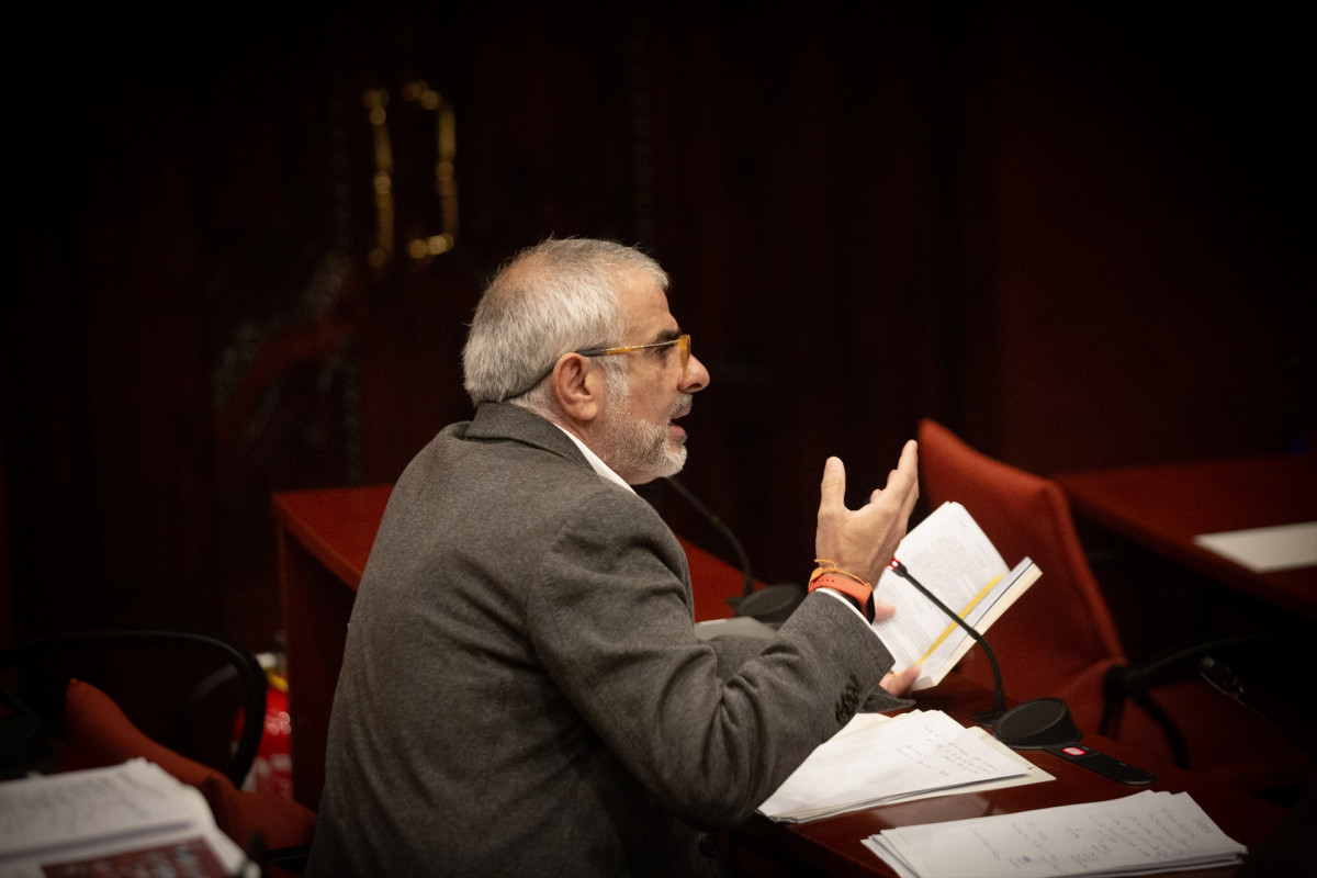 Imagen de archivo - El líder de Cs en el Parlament, Carlos Carrizosa, durante la comparecencia de la consellera de Presidencia de la Generalitat, en la Comisión de Asuntos Institucionales del Parlament, a 10 de noviembre de 2021, en Barcelona.